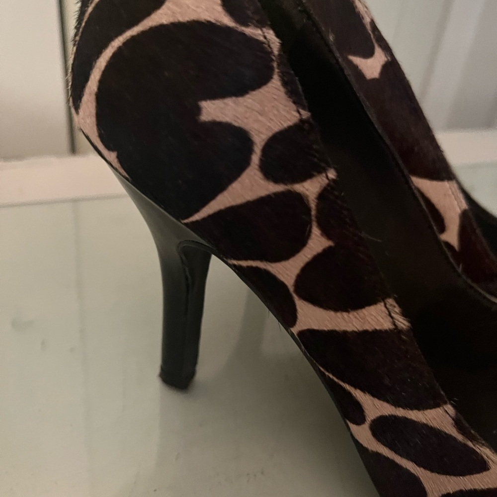 Stunning Heels! Giraffe Pattern - image 3